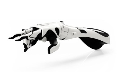 exii-bionicarm-desigboom-01-818x500
